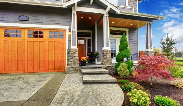 Enhancing Curb Appeal with Outdoor Features and Landscaping